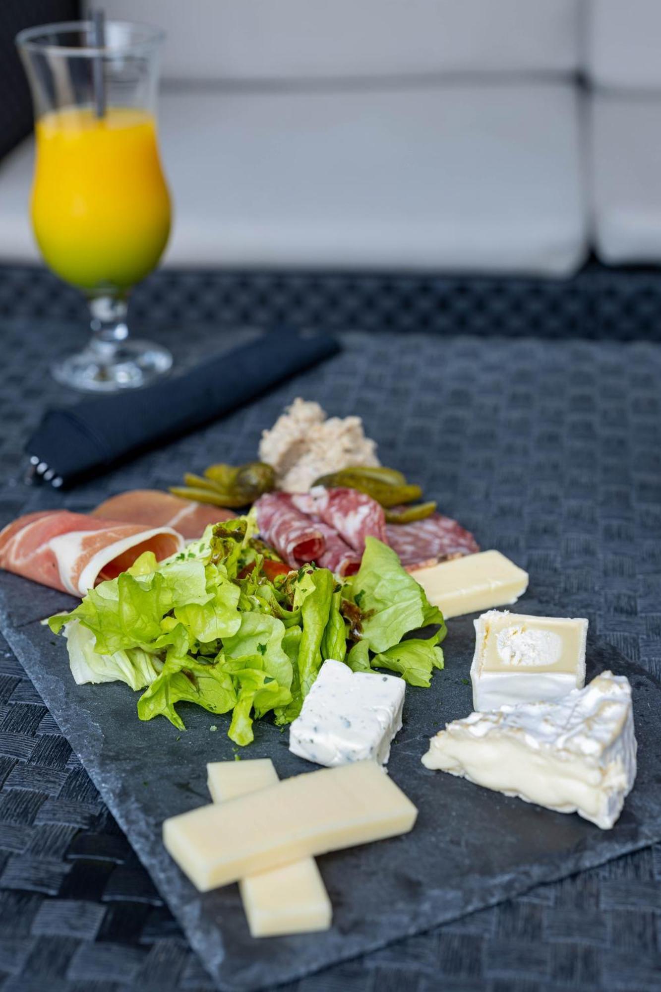 Noemys Toulon La Valette - Hotel Restaurant Avec Piscine Εξωτερικό φωτογραφία